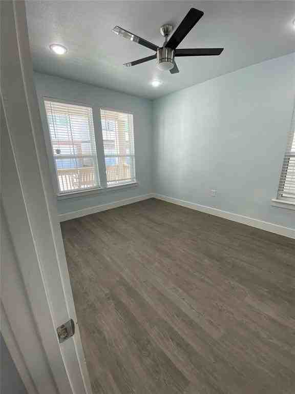 203 S Village Way - Photo 3 of 36