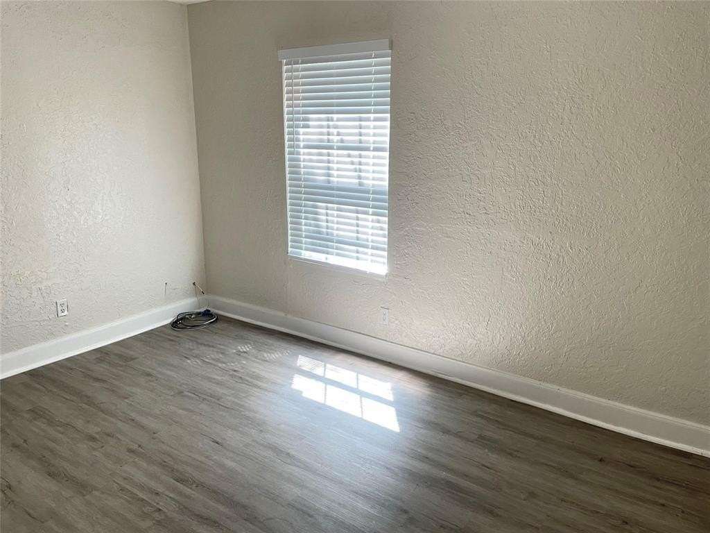 1411 Kingsley Dr - Photo 3 of 8