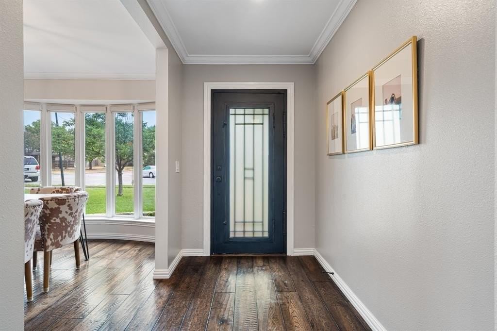 3817 Westminster Dr - Photo 4 of 32