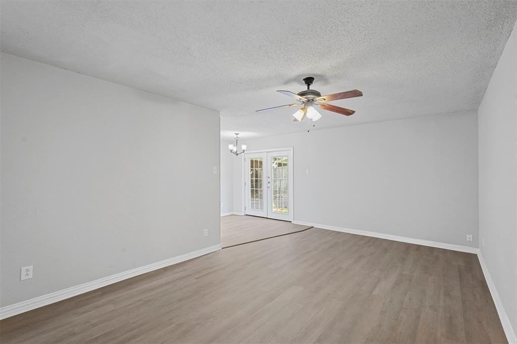 805 Northshore Dr - Photo 2 of 15