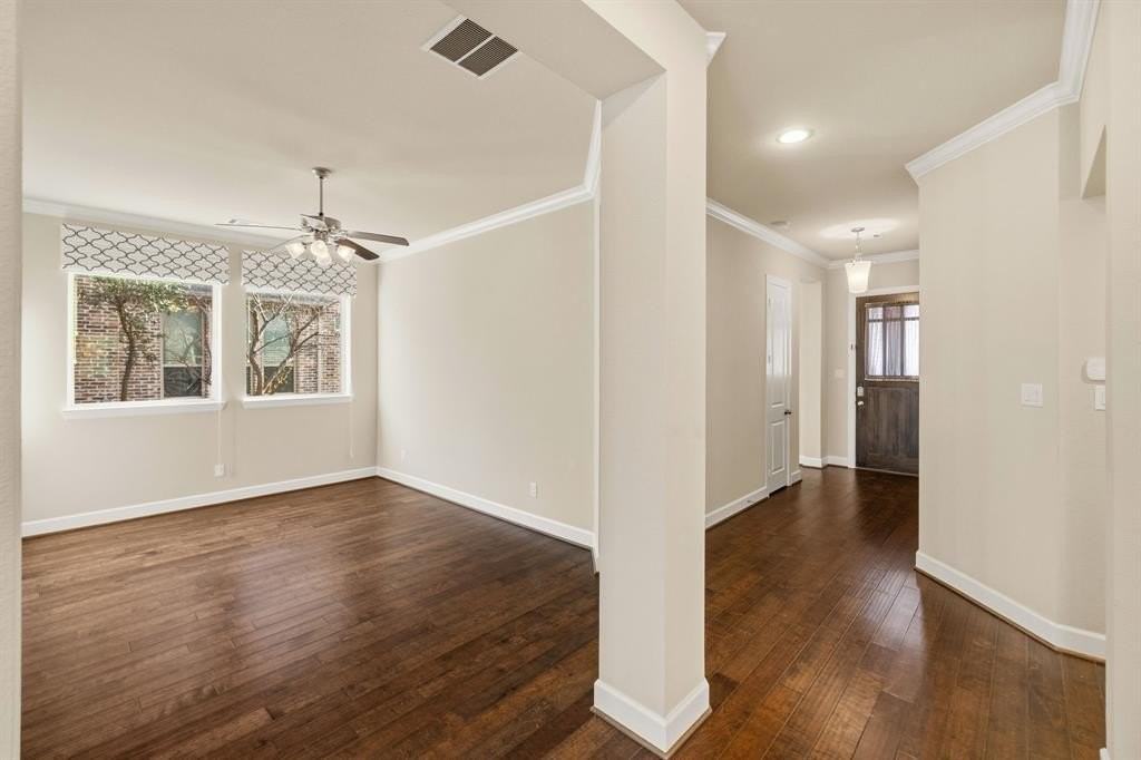 7940 Southfork Bnd - Photo 2 of 40