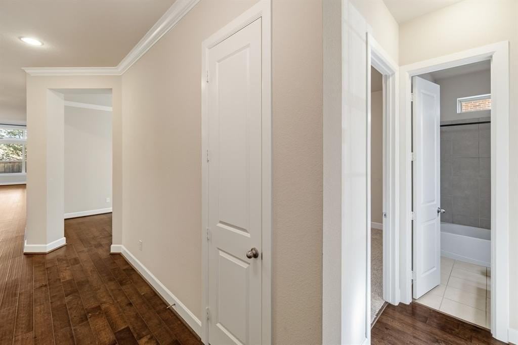 7940 Southfork Bnd - Photo 3 of 40