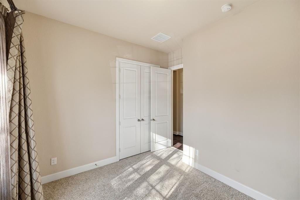 7940 Southfork Bnd - Photo 5 of 40