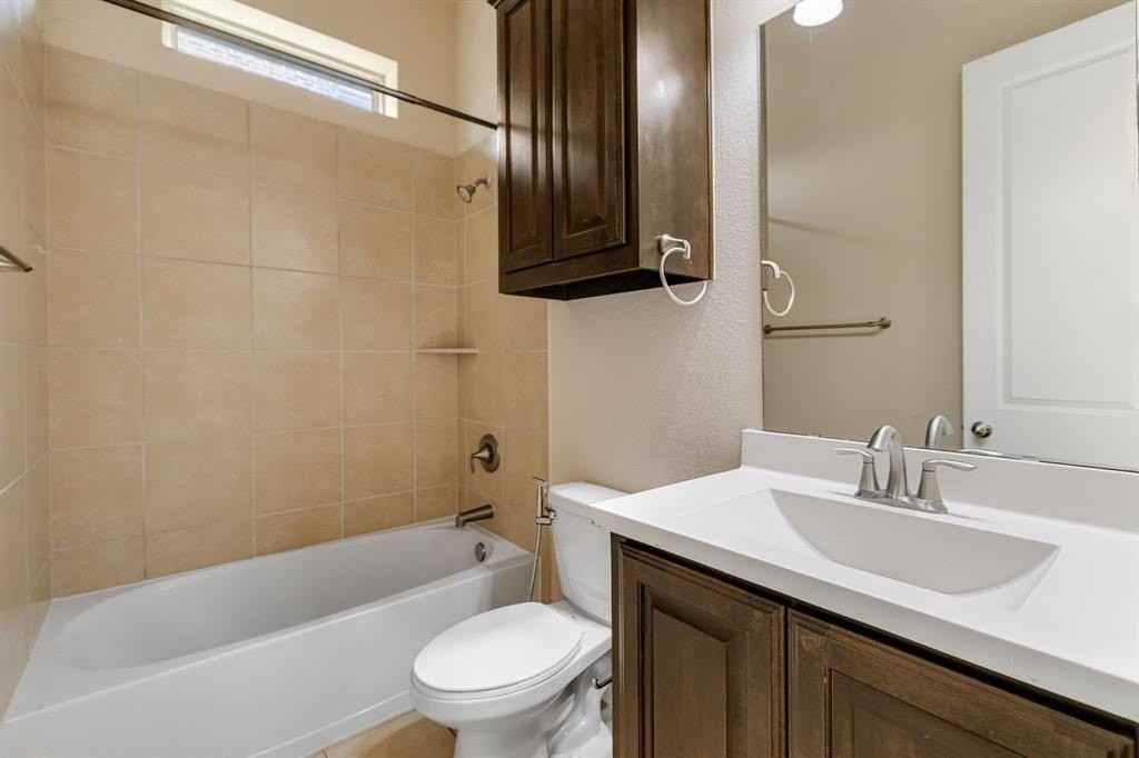 7940 Southfork Bnd - Photo 7 of 40