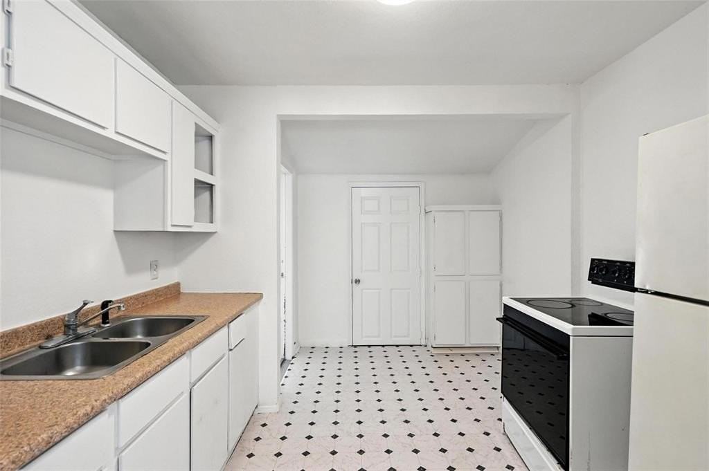 2837 Avenue A - Photo 4 of 7