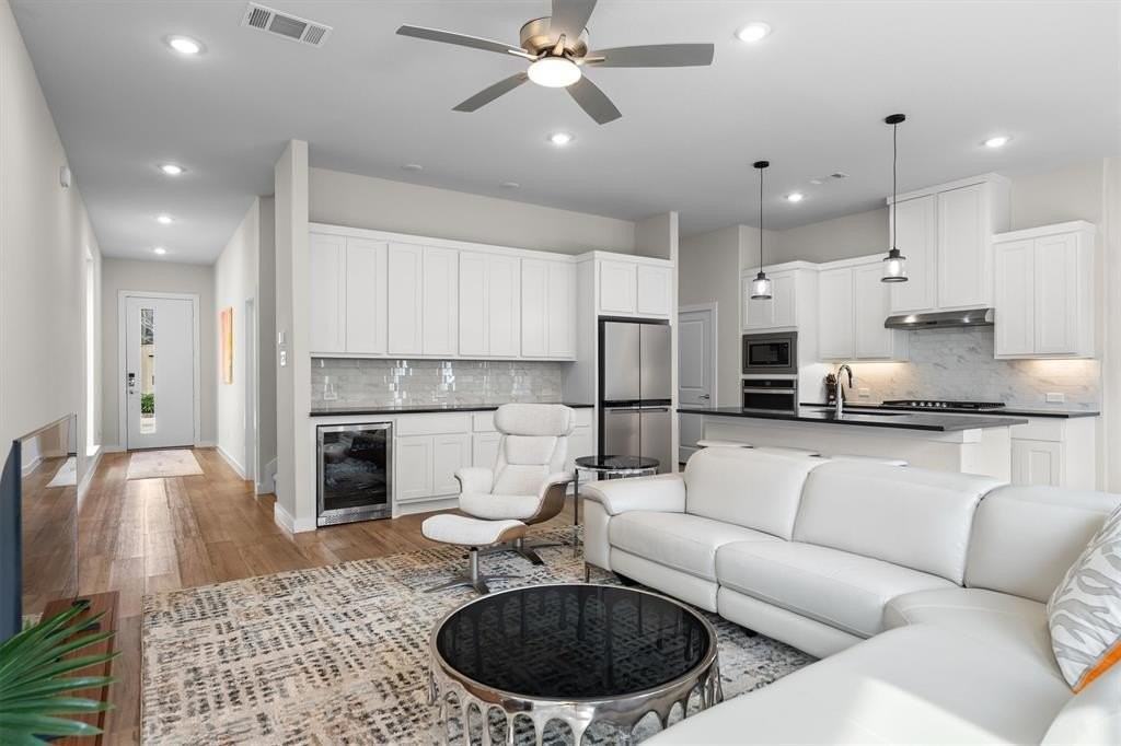 3442 Heritage Pl - Photo 5 of 38