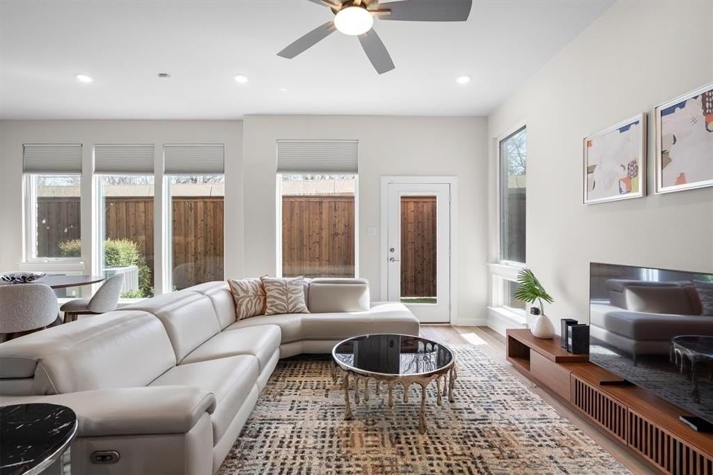 3442 Heritage Pl - Photo 6 of 38