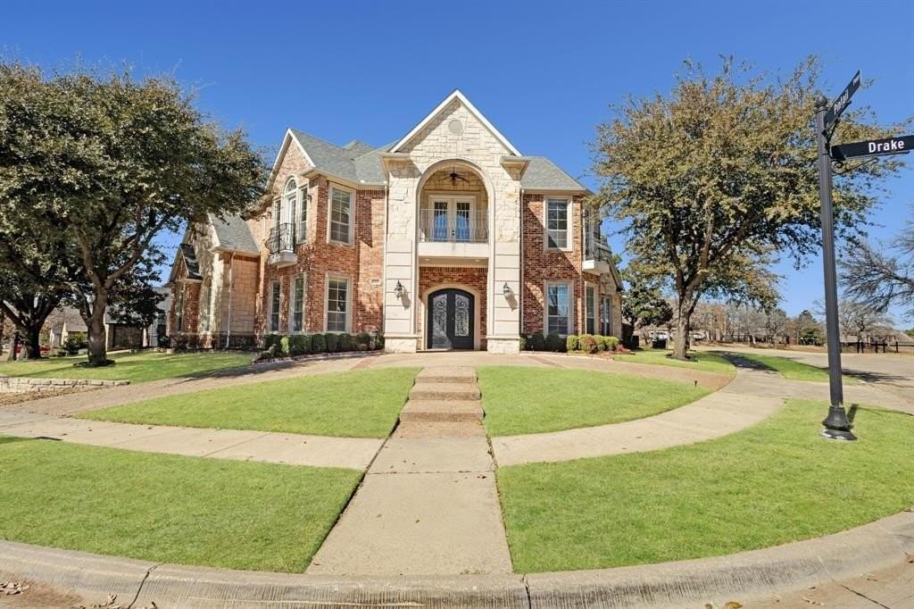 1004 Drake Dr - Photo 6 of 39