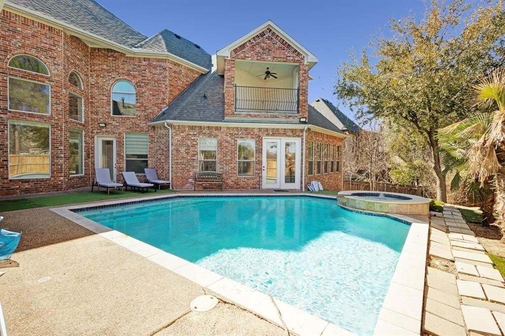 1004 Drake Dr - Photo 7 of 39