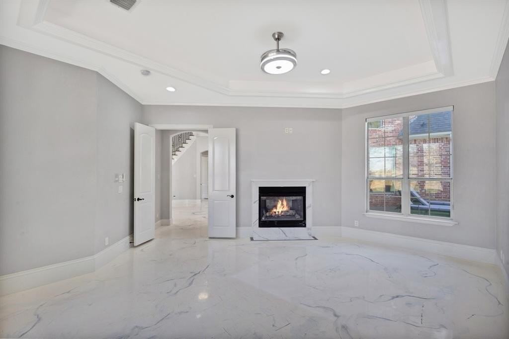 1004 Drake Dr - Photo 2 of 39