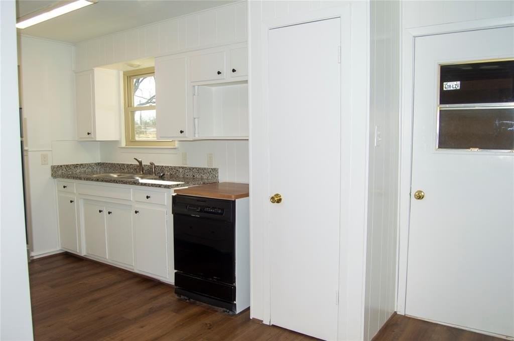 1938 Spring Dr - Photo 2 of 13