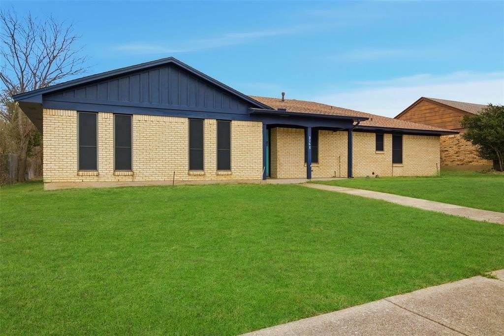 3165 Darvany Dr - Photo 4 of 36