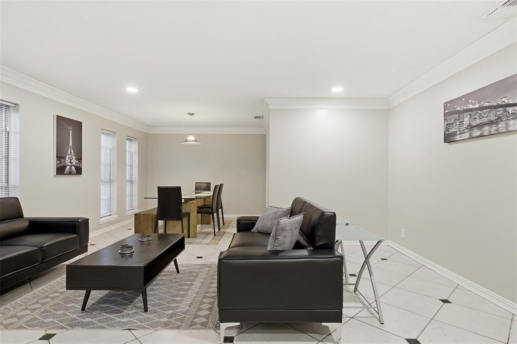 3165 Darvany Dr - Photo 6 of 36