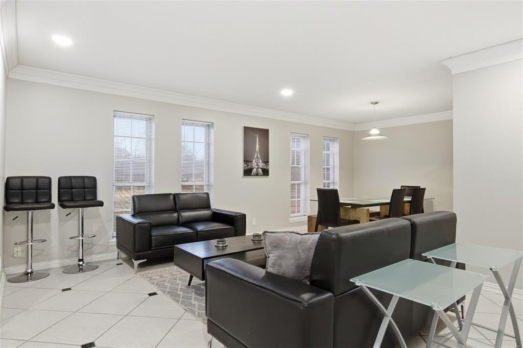 3165 Darvany Dr - Photo 7 of 36