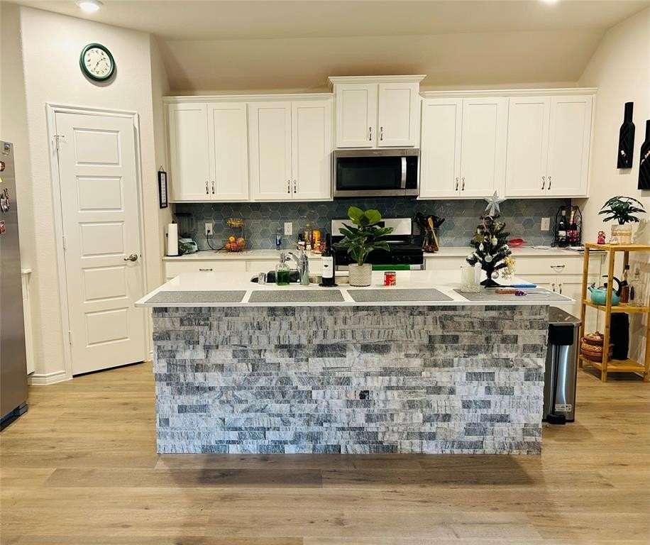 8404 Radiant St - Photo 4 of 11