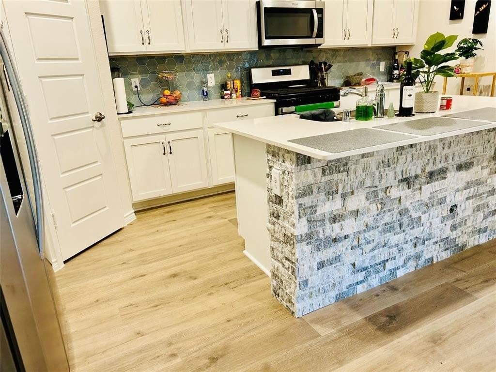 8404 Radiant St - Photo 5 of 11