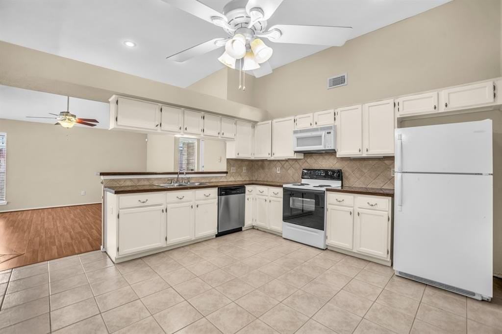 568 Grace Ln - Photo 4 of 28