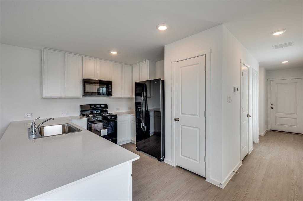 12101 Morgan Dr - Photo 3 of 17