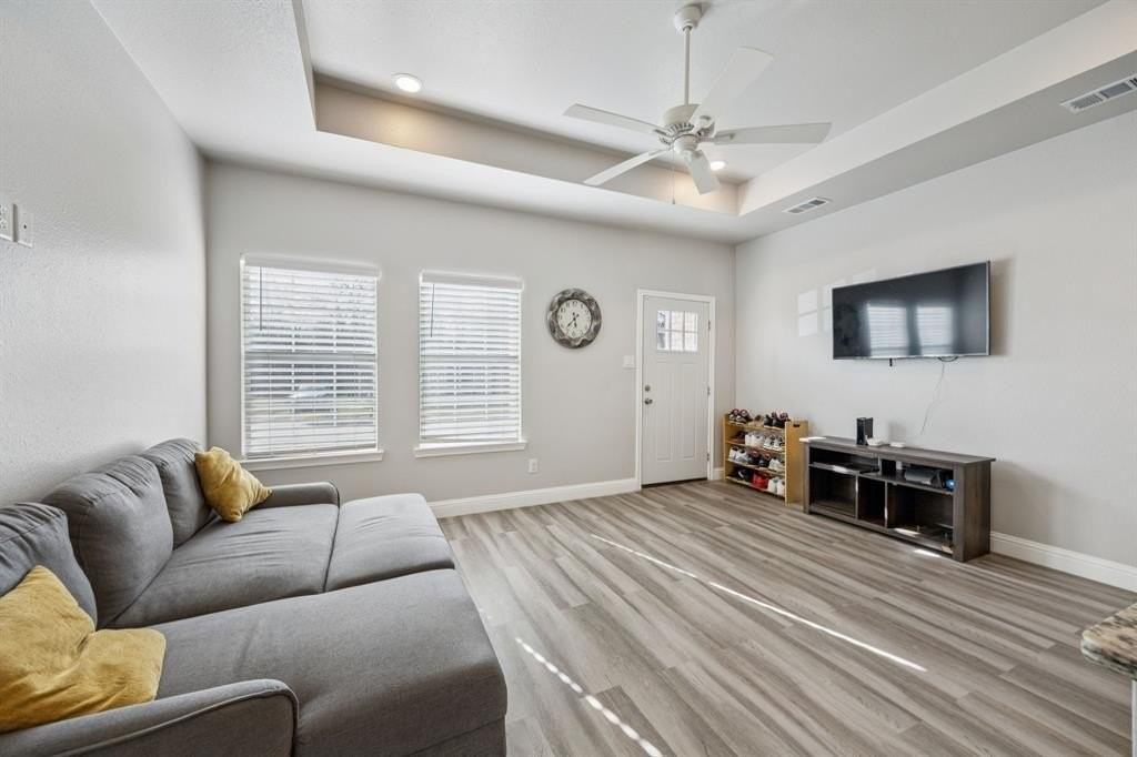 4912 Pickett St - Photo 4 of 12