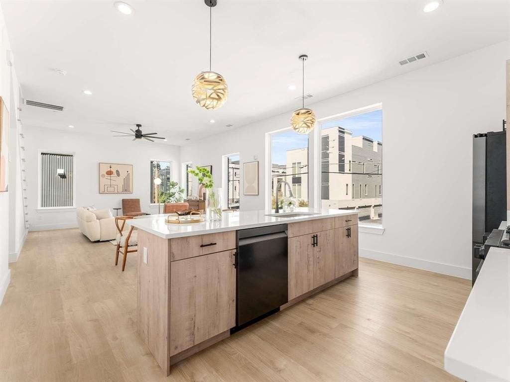 2015 N Prairie Ave #202 - Photo 5 of 40