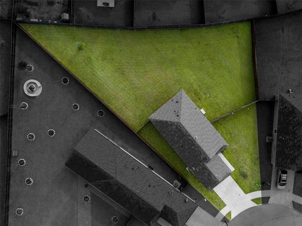 7524 Larson Ln - Photo 4 of 24