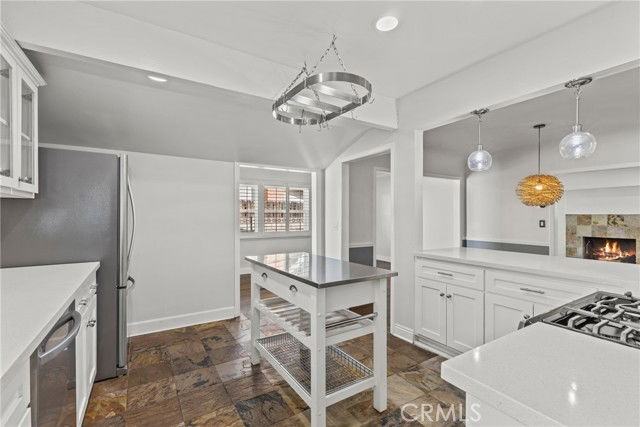 11147 Hortense St - Photo 3 of 8