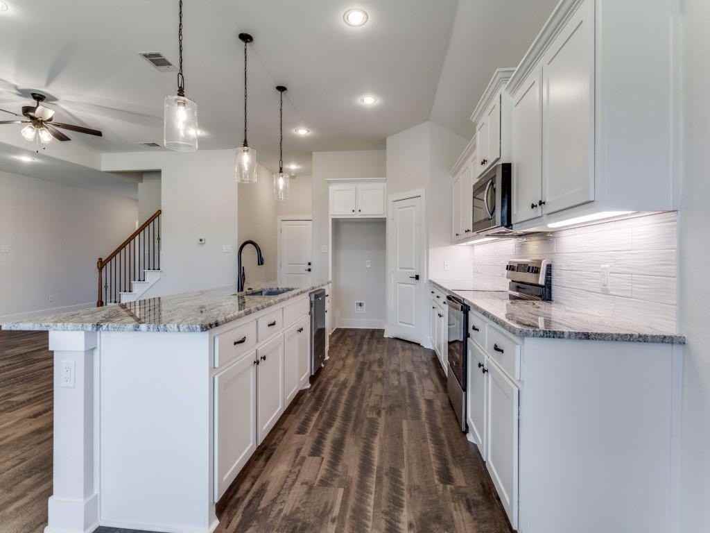 504 Ellis Place Dr - Photo 6 of 20