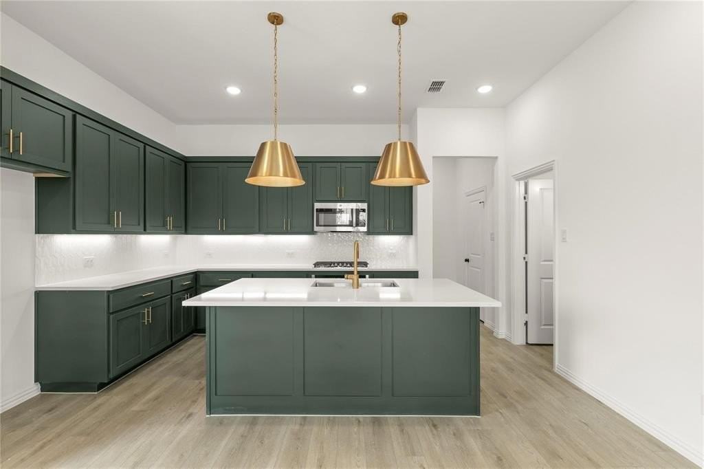 921 Janwood Dr - Photo 2 of 27