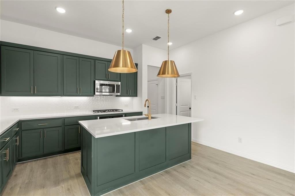 921 Janwood Dr - Photo 3 of 27