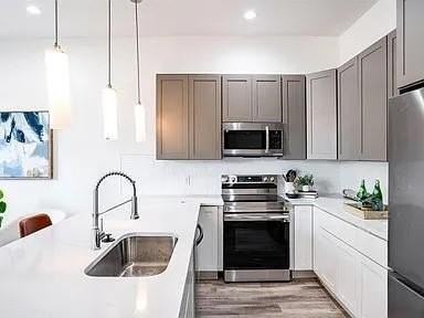 1028 17th St - Photo 3 of 24