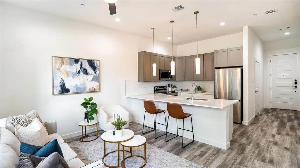 1028 17th St - Photo 7 of 24