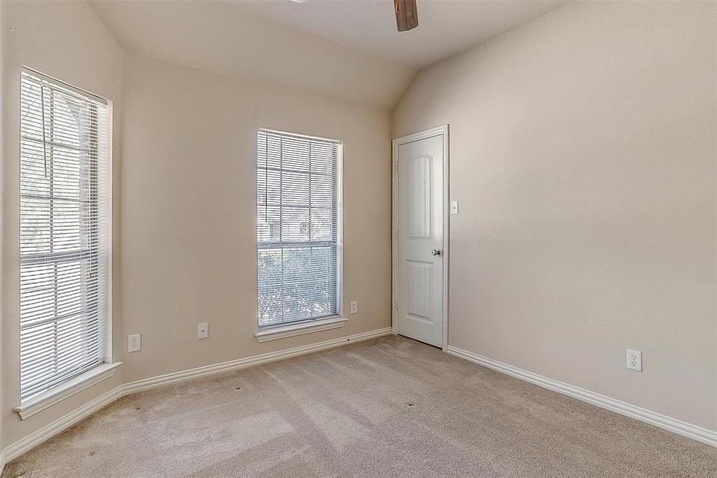 437 Spyglass Dr - Photo 4 of 27