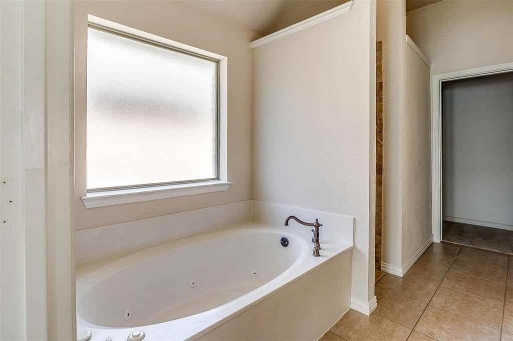 437 Spyglass Dr - Photo 5 of 27