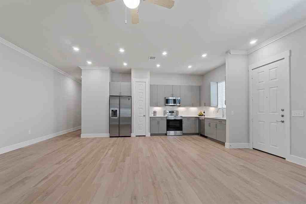 1318 Mahogany Ln - Photo 5 of 24