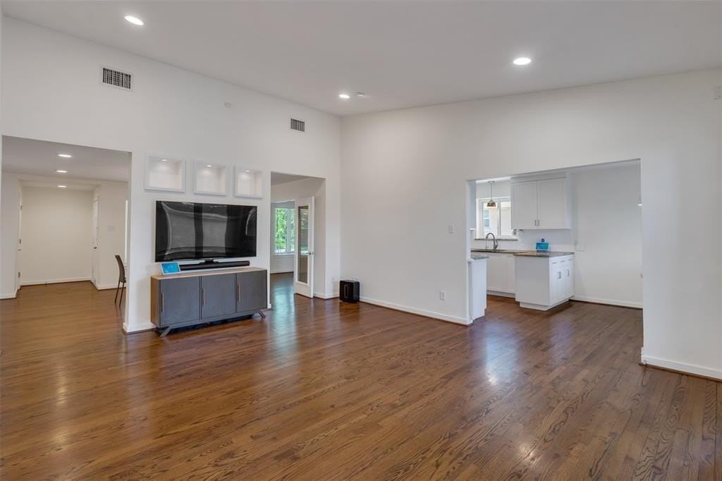 6815 Ravendale Ln - Photo 7 of 28