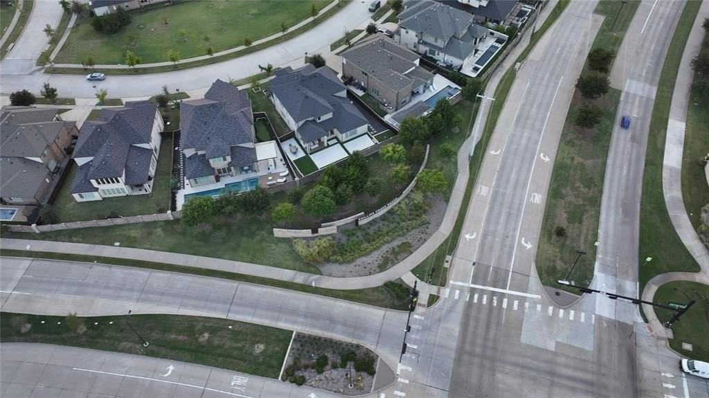 5160 Statesman Ln - Photo 4 of 35