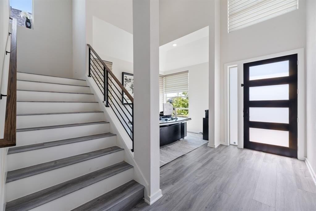 5160 Statesman Ln - Photo 6 of 35