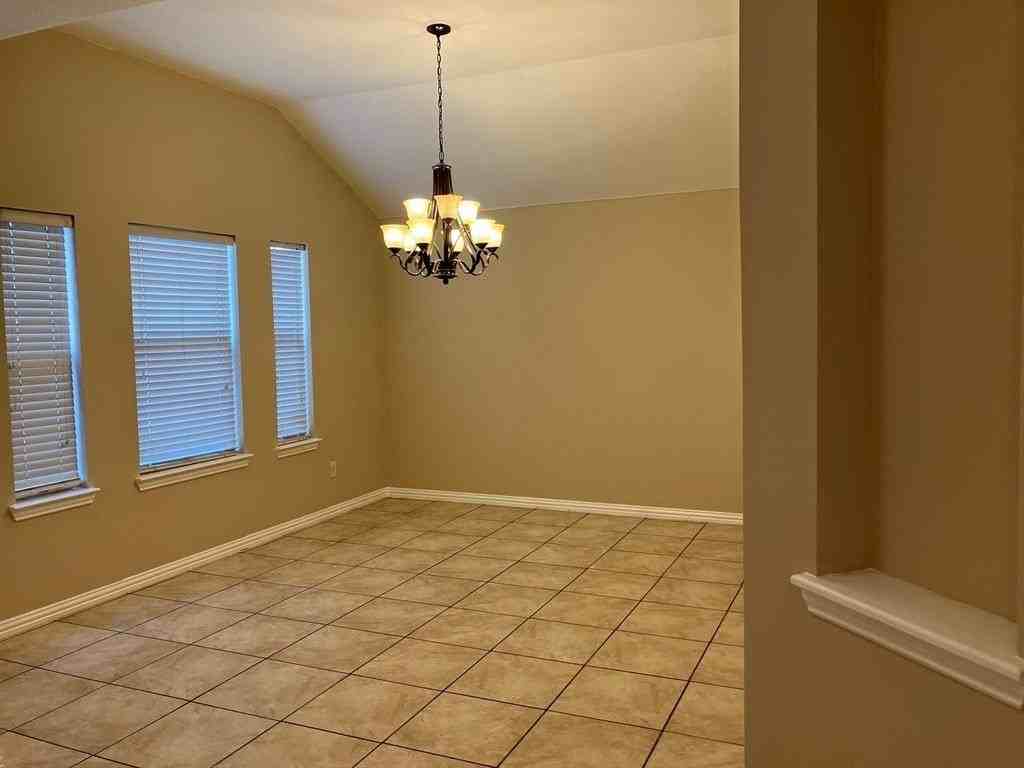 2116 Sol Dr - Photo 6 of 32