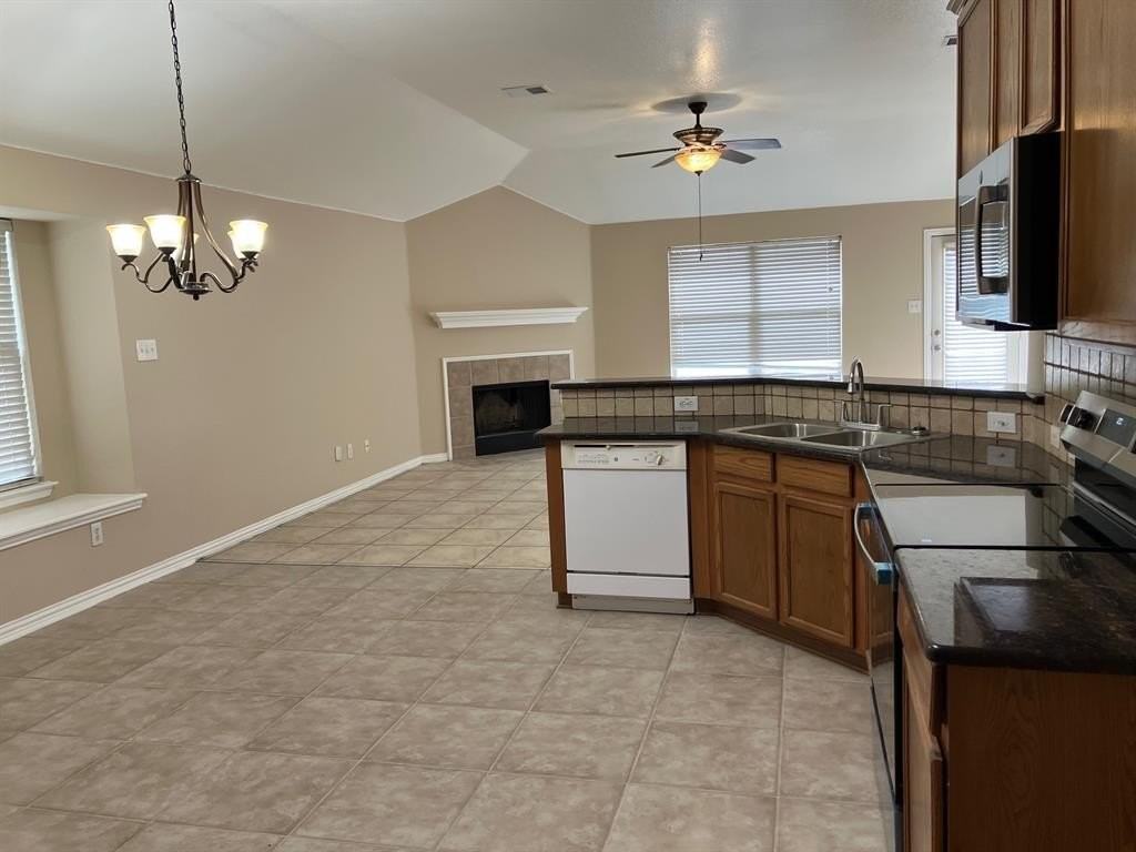 2116 Sol Dr - Photo 7 of 32