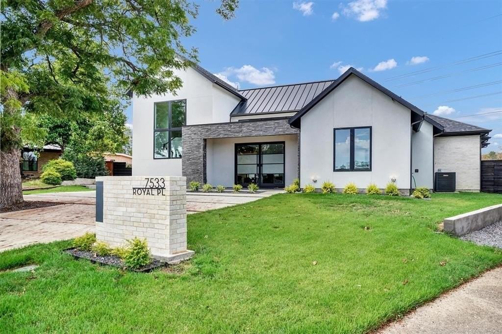 7533 Royal Pl - Photo 3 of 40