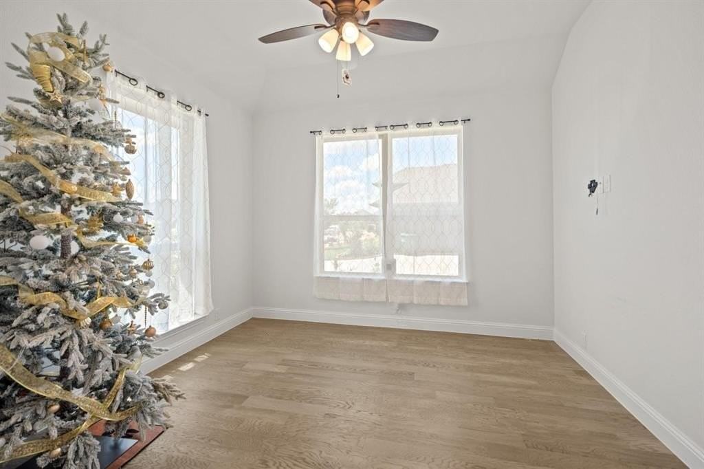 8508 White Rock Ln - Photo 5 of 25