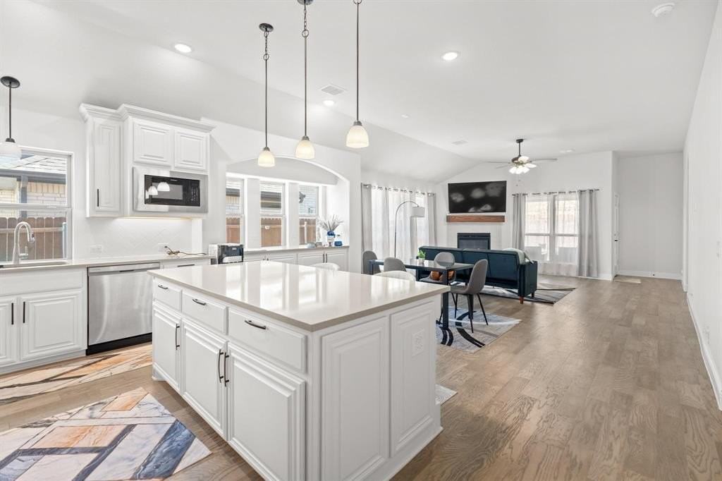 8508 White Rock Ln - Photo 6 of 25