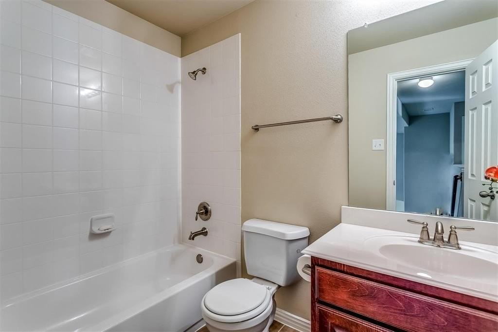 3649 Vienna St - Photo 7 of 24