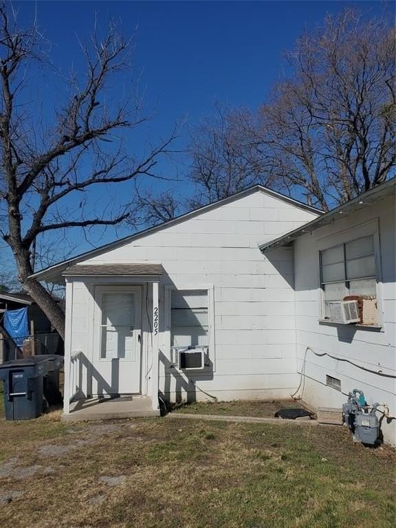 2205 Wagner Ave - Photo 2 of 14