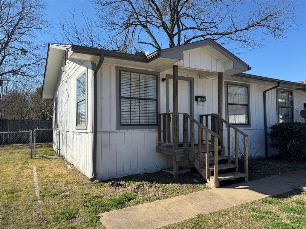 208 S Dallas St - Photo 2 of 16