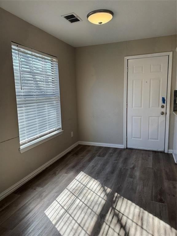 208 S Dallas St - Photo 5 of 16