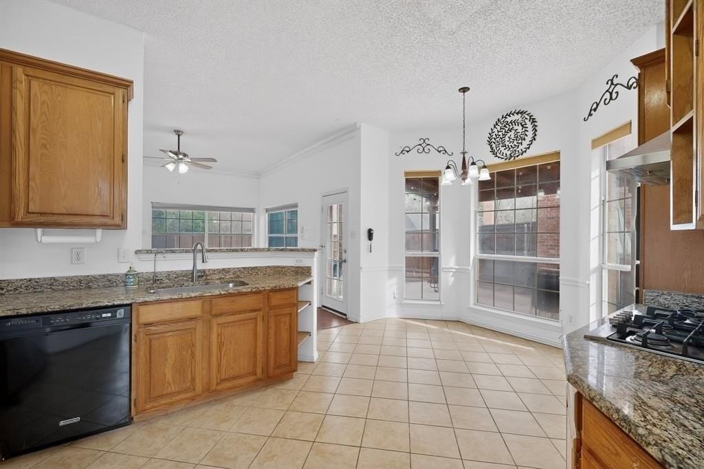 636 Allen Rd - Photo 6 of 40