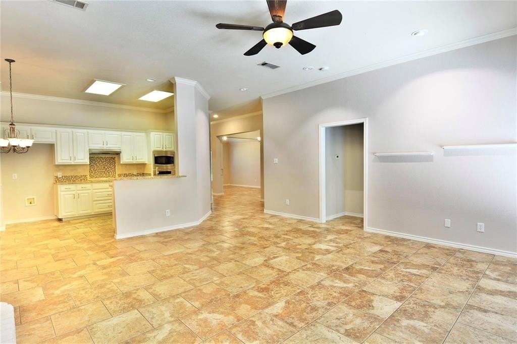 7712 Bridlewood Ct - Photo 2 of 33