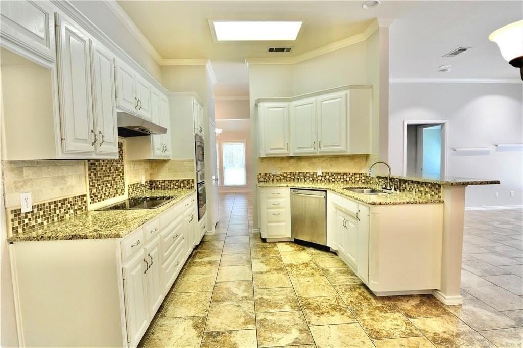 7712 Bridlewood Ct - Photo 5 of 33