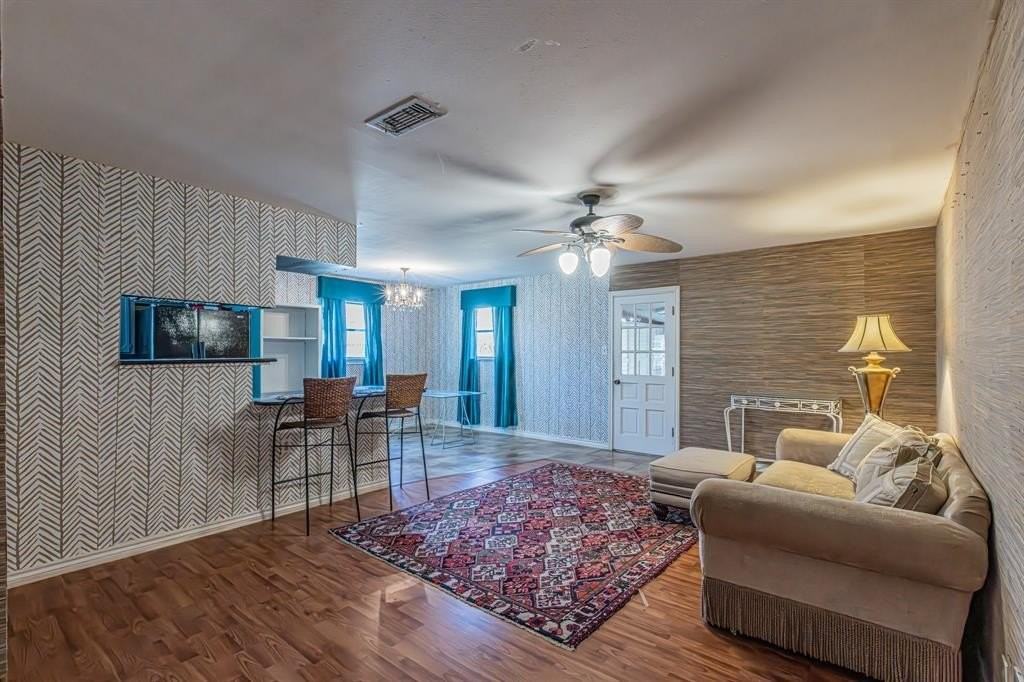 618 Magnolia St - Photo 4 of 38